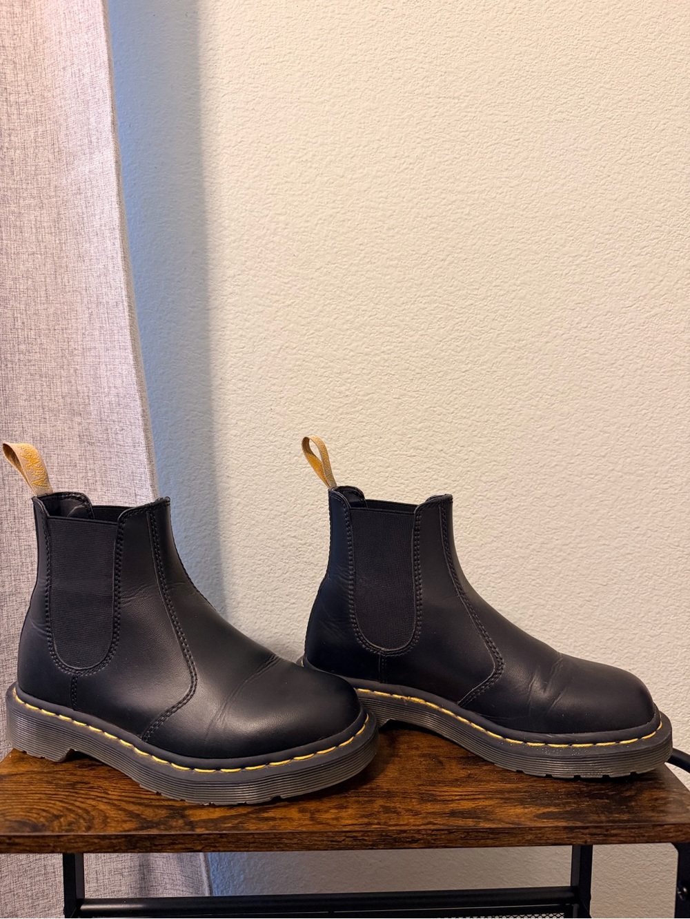 Dr. Martens 2976 Smooth Leather Chelsea Boots AirWare